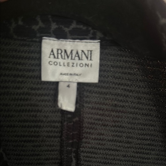 Armani Women’s Navy Textured Animal Print Blazer Size 4 Like New VINTAGE GEM - Picture 3 of 3